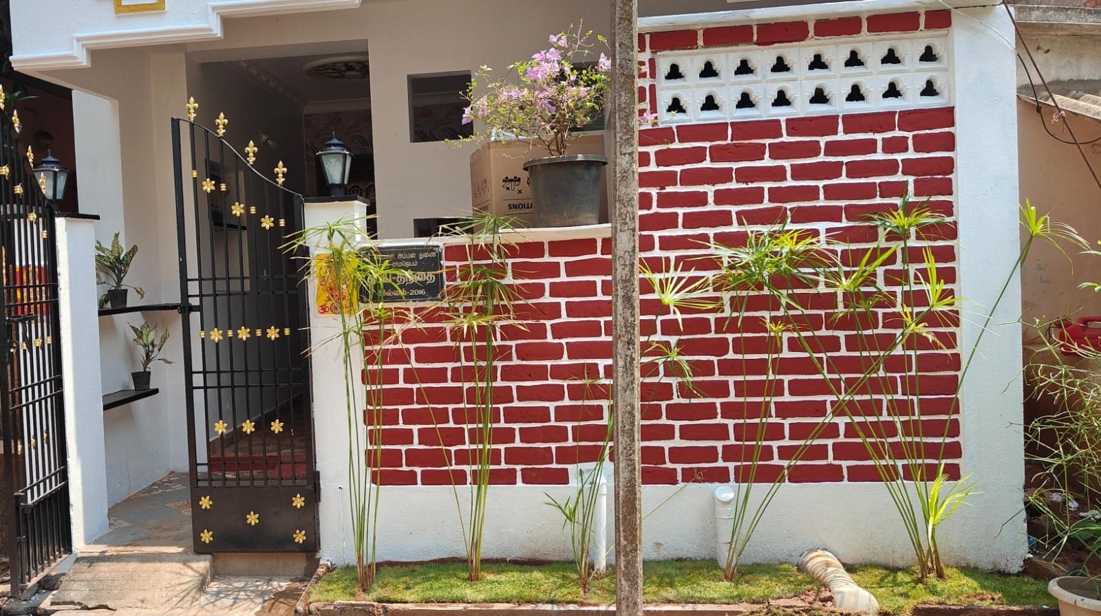 Paradise White Town Home Stay — photo 1